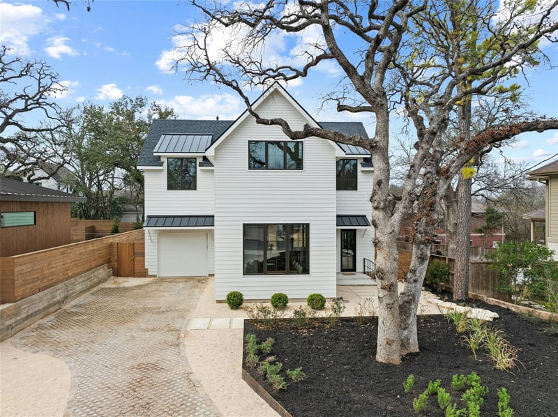 Virtual tour of 2526 Spring LN