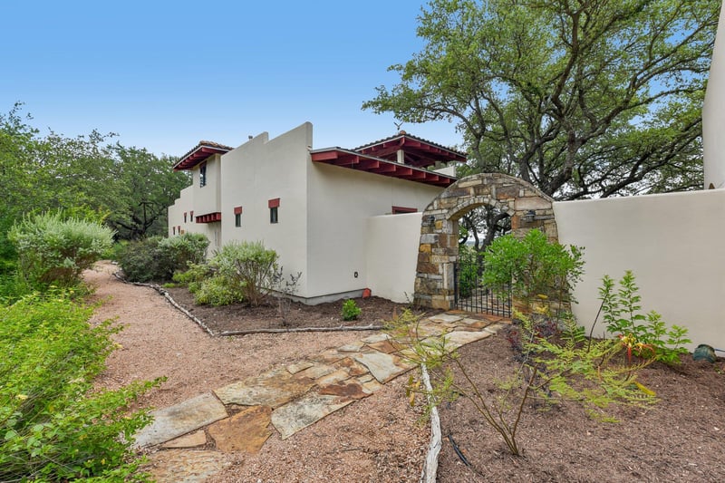 Virtual tour of 25317 Singleton Bend East RD
