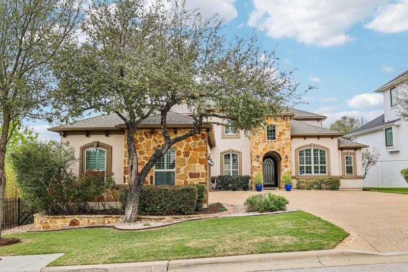 Virtual tour of 2533 Livenza PL