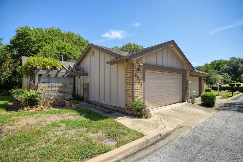 Virtual tour of 2534 Stoutwood Cir
