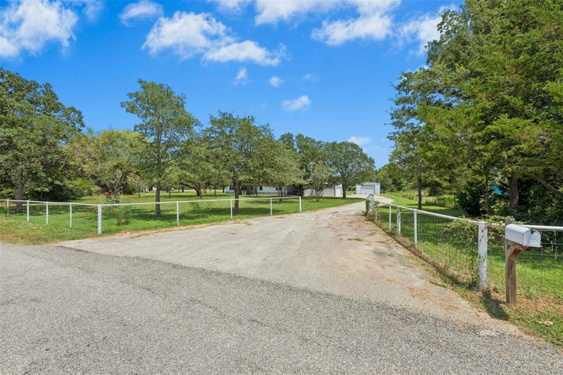 Virtual tour of 255 Rosanky Cattle Co RD