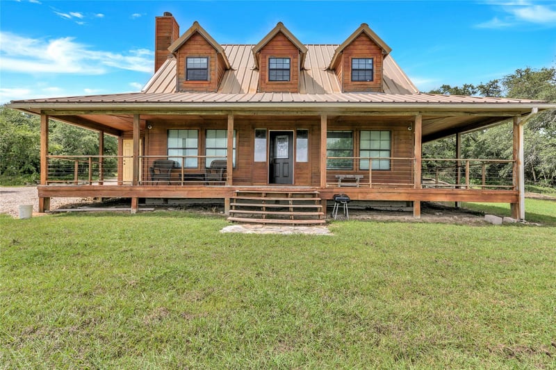 Virtual tour of 2581 County Road 156