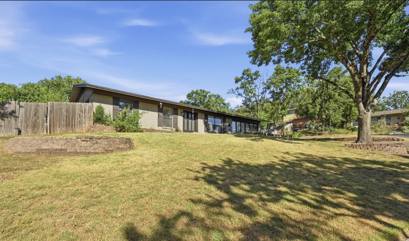 Virtual tour of 2600 Oakhaven DR