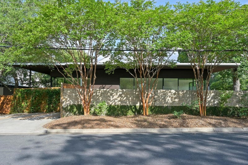 Virtual tour of 2601 W 8th ST