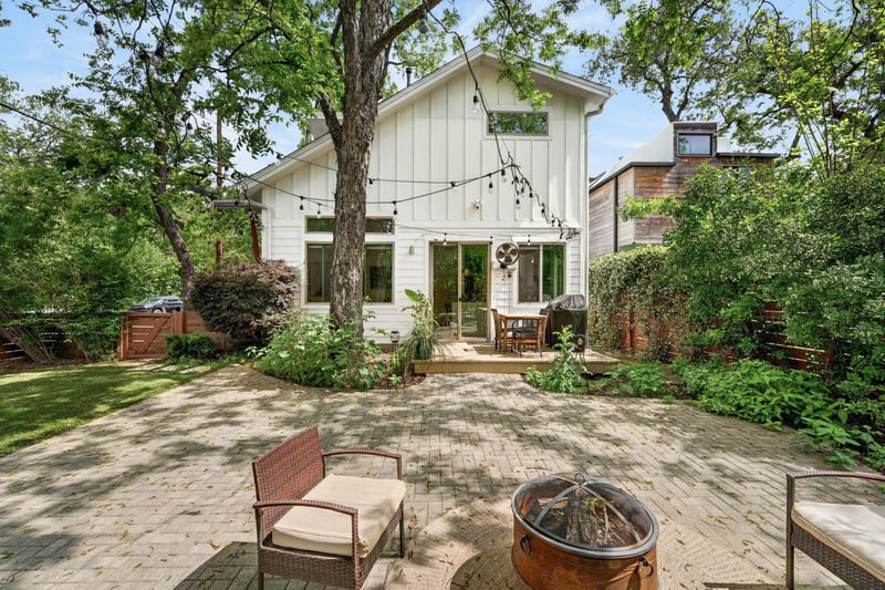 Virtual tour of 2601 Willow ST Unit #B