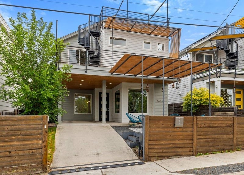 Virtual tour of 2602 E 13th ST