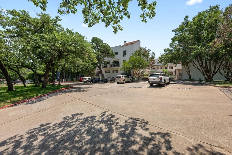 Virtual tour of 2605 Enfield RD Unit #223