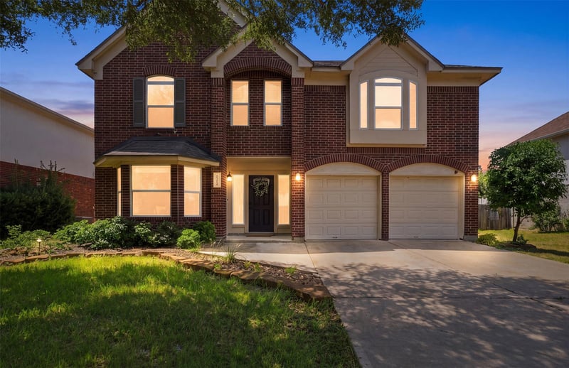 Virtual tour of 2605 Oakwood Glen Dr