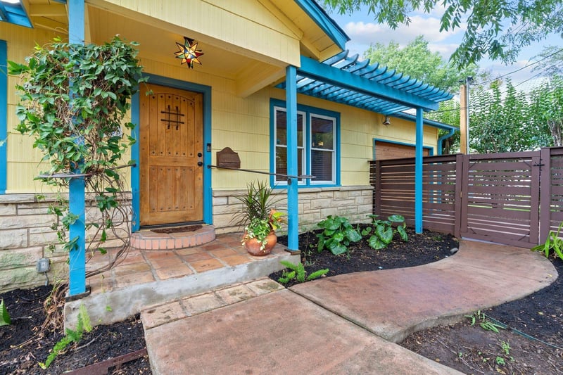 Virtual tour of 2605 W 10th ST