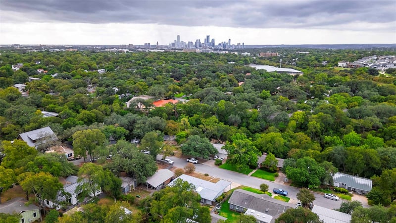 Virtual tour of 2606 Pembrook TRL