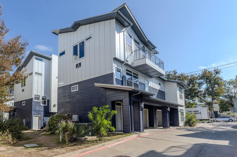 Virtual tour of 2606 Wilson ST Unit #302