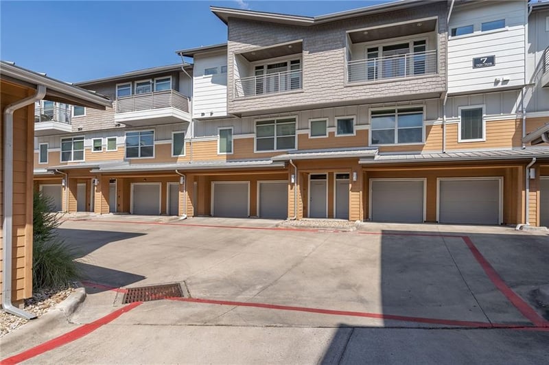 Virtual tour of 2606 Wilson ST Unit #703