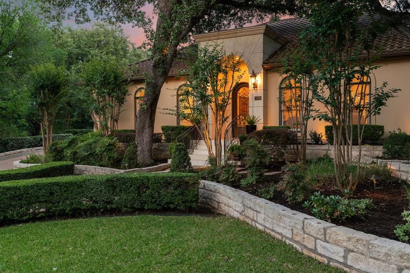 Virtual tour of 2607 Hillview Rd