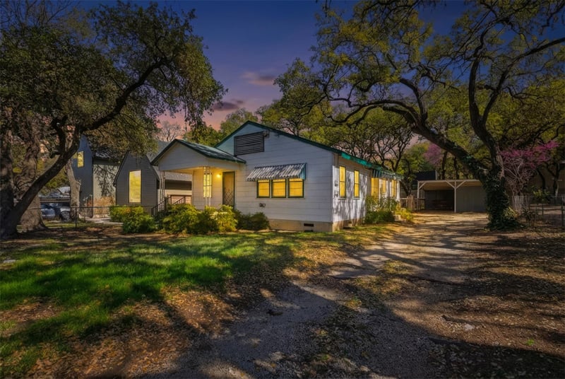 Virtual tour of 2607 S 4th ST