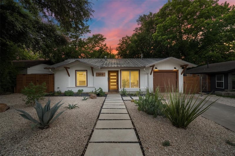 Virtual tour of 2608 East Side DR