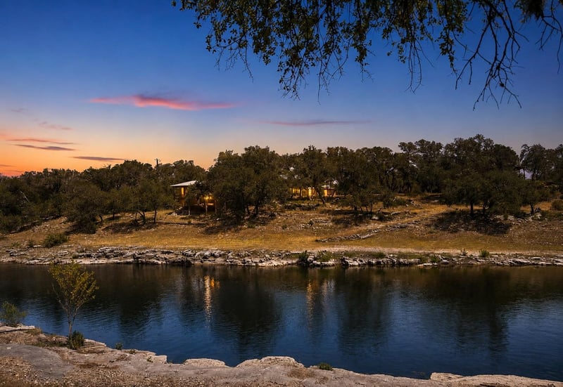 Virtual tour of 2609 Oak Ridge DR