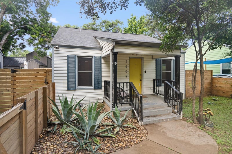 Virtual tour of 2609 Willow ST Unit #1