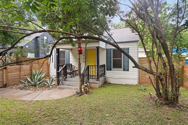 Virtual tour of 2609 Willow St Unit #1