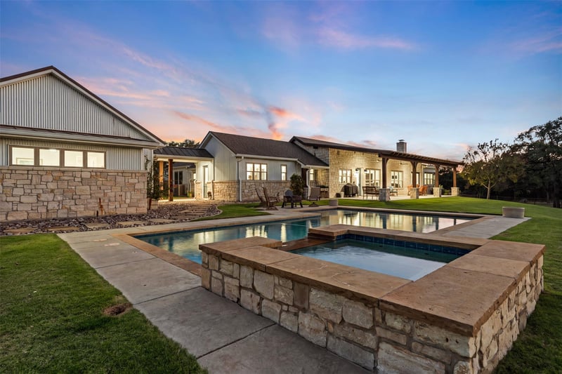 Virtual tour of 2610 Fm 107