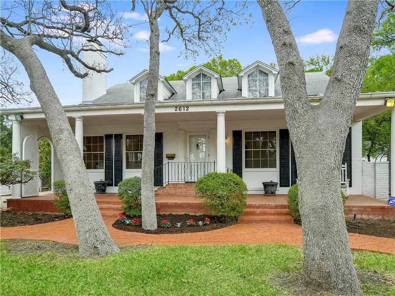 Virtual tour of 2612 Bridle PATH