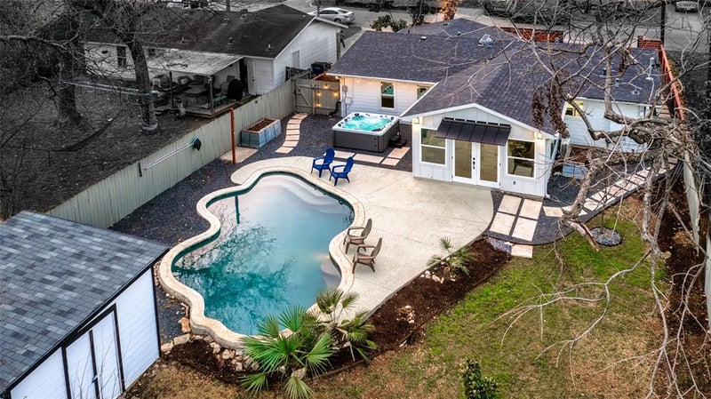 Virtual tour of 2613 Sherwood LN