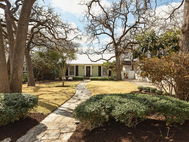 Virtual tour of 2615 Bridle PATH