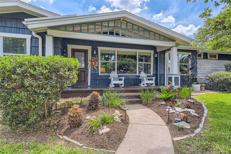 Virtual tour of 2615 W 48th ST