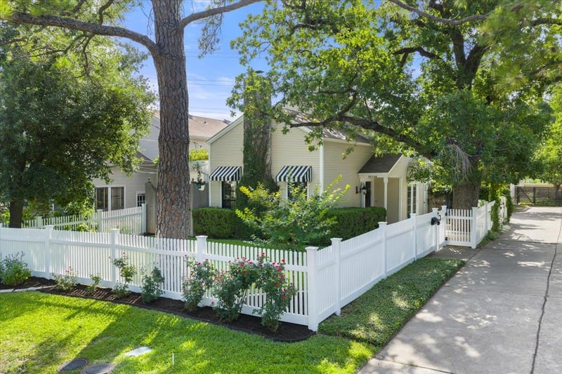 Virtual tour of 2616 Jefferson ST Unit #A