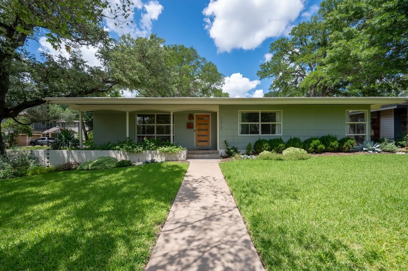 Virtual tour of 2618 Pembrook TRL