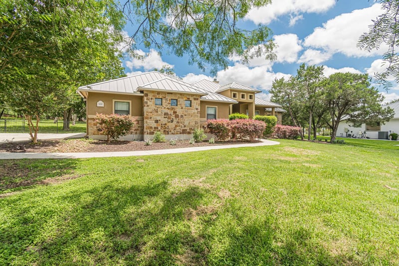 Virtual tour of 2628 Wolf Lair