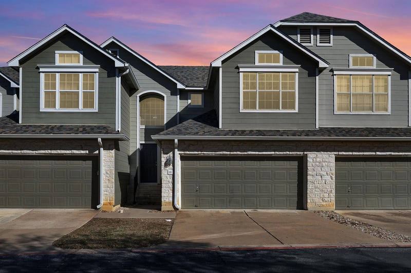 Virtual tour of 2632 Century Park BLVD Unit #18