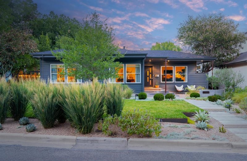 Virtual tour of 2634 W 49th ST