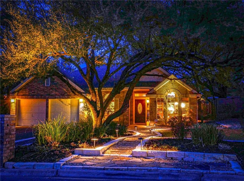 Virtual tour of 2635 Deerfoot TRL