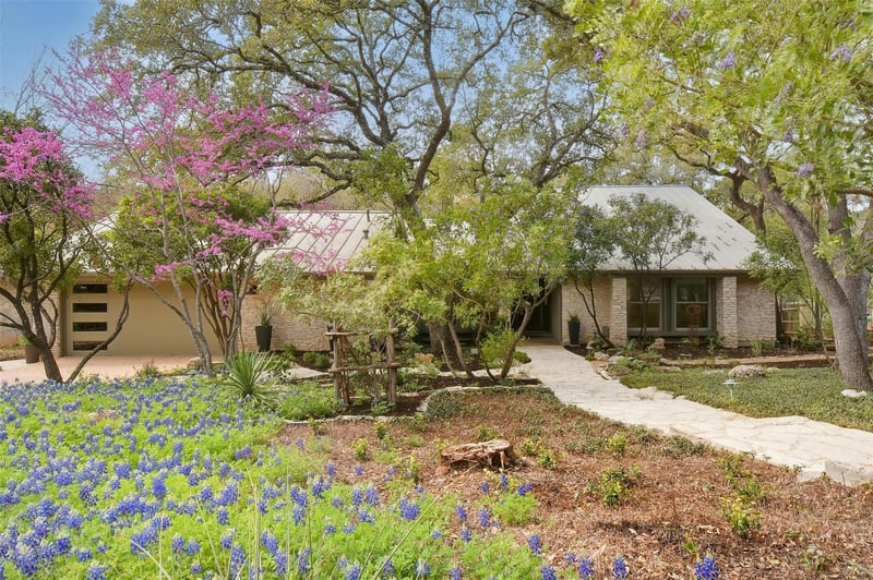 Virtual tour of 2636 Barton Hills DR