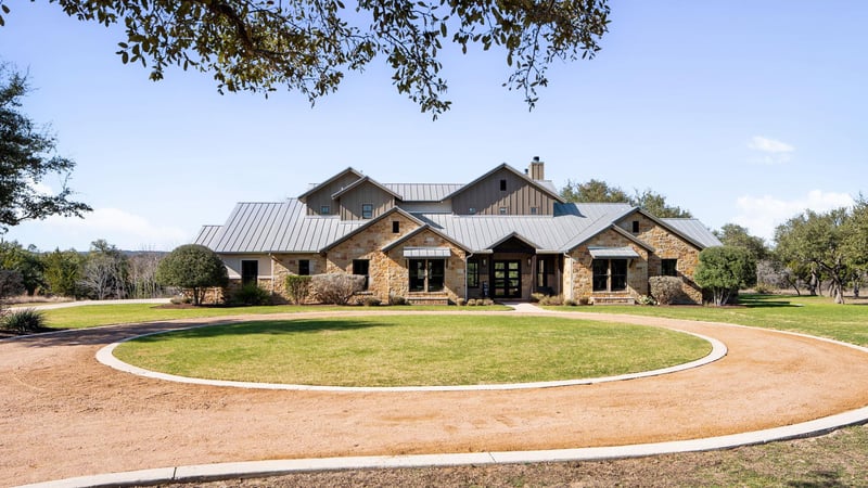 Virtual tour of 265 McKellar Rd