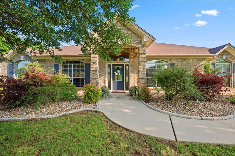 Virtual tour of 266 Courtnees WAY