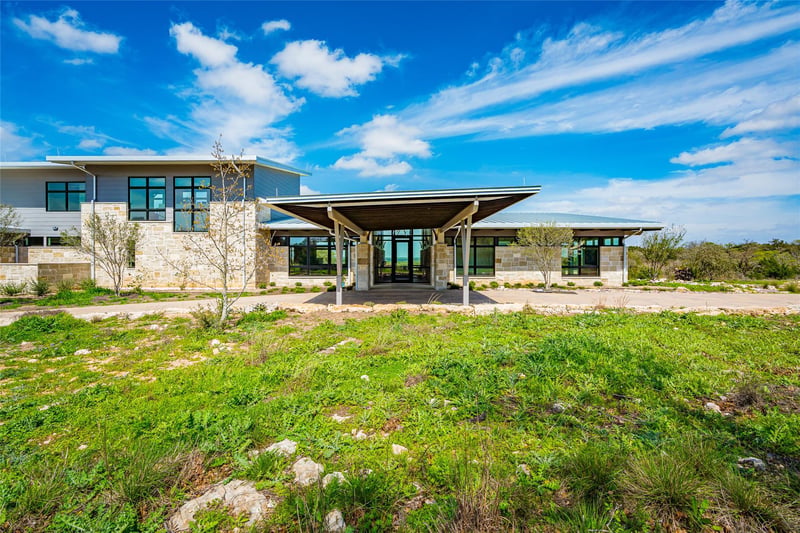 Virtual tour of 2660 Elder Hill RD