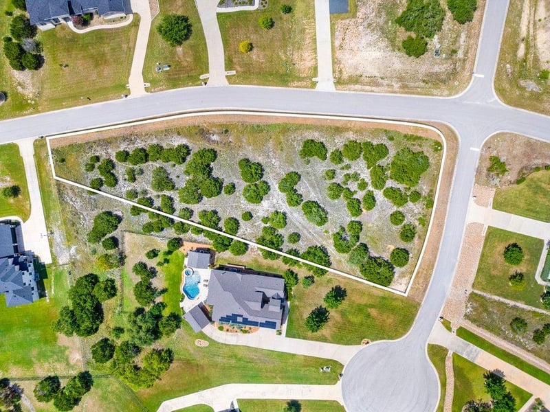 Virtual tour of 270 Honey Locust CT