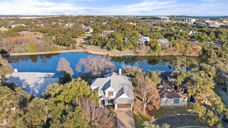 Virtual tour of 270 Mallet CT