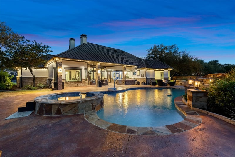 Virtual tour of 2700 County Road 282