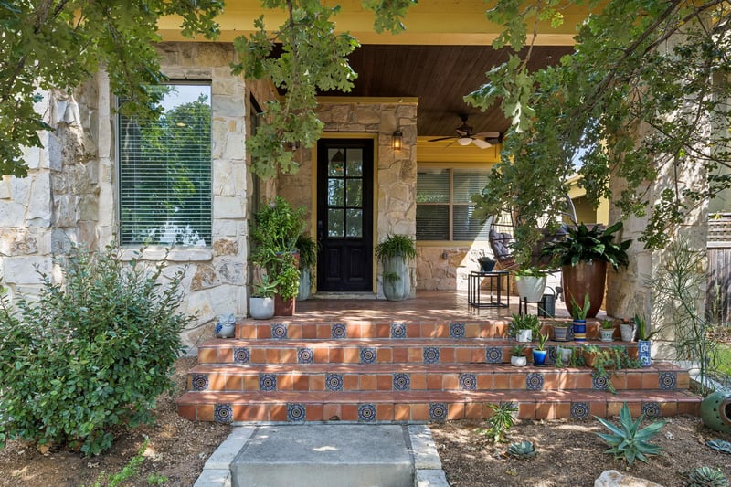 Virtual tour of 2700 Tom Miller St