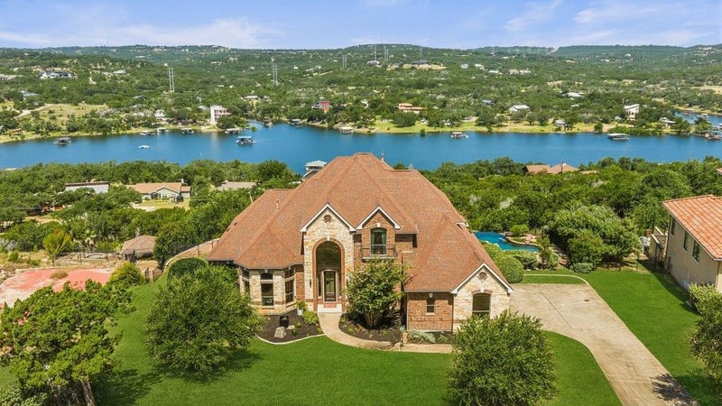 Virtual tour of 2702 Lakehurst RD