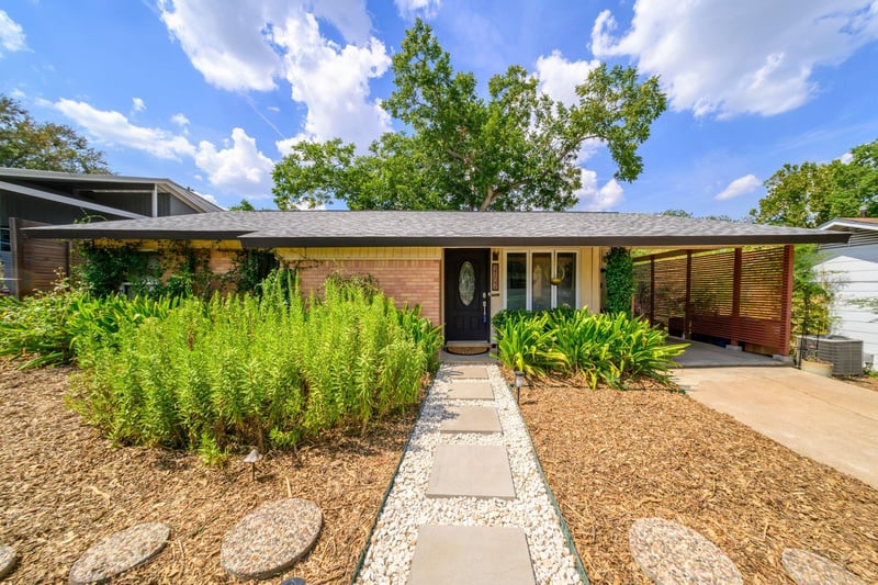 Virtual tour of 2702 Little John LN