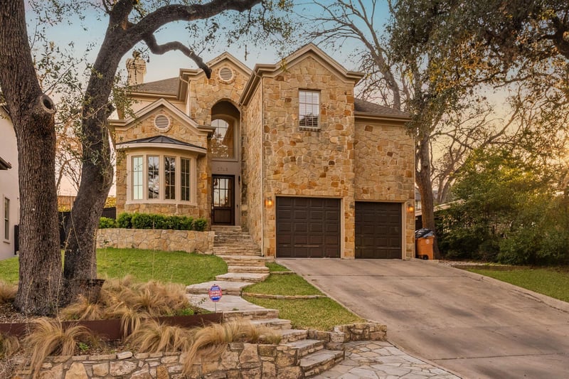 Virtual tour of 2703 McCullough ST