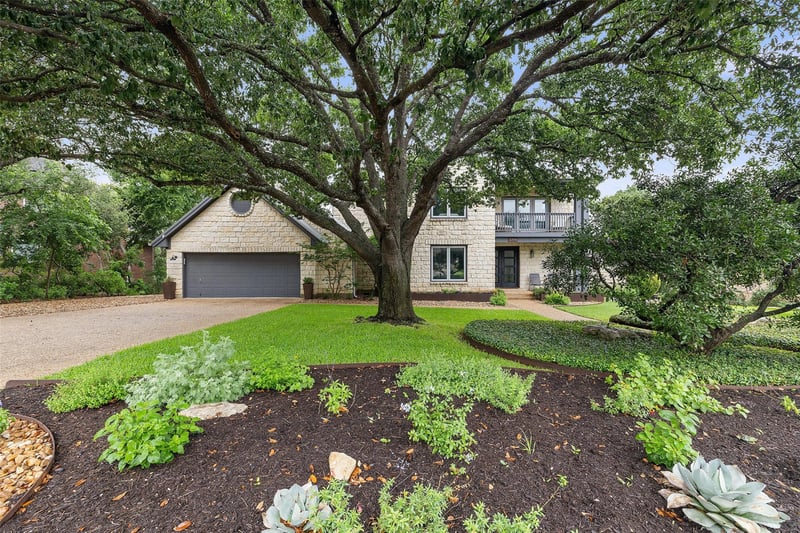 Virtual tour of 2704 Bartons Bluff LN