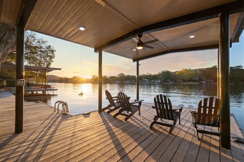Virtual tour of 2706 Rivercrest DR