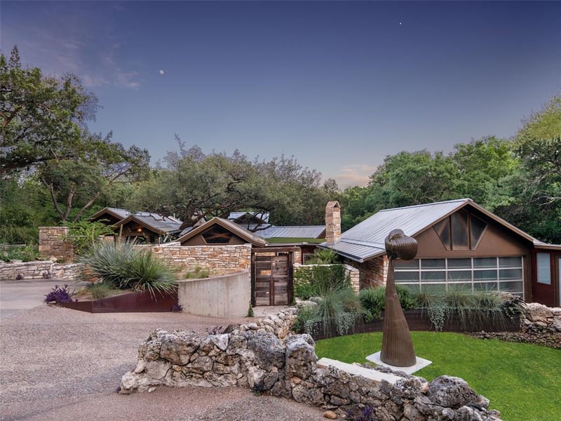 Virtual tour of 2707 Valley Springs RD