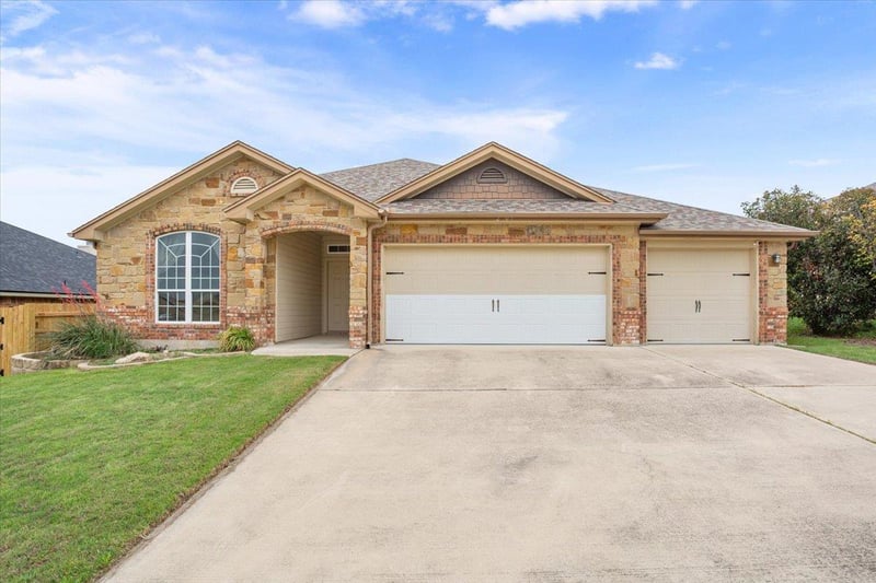 Virtual tour of 2709 Alamocitos Creek DR