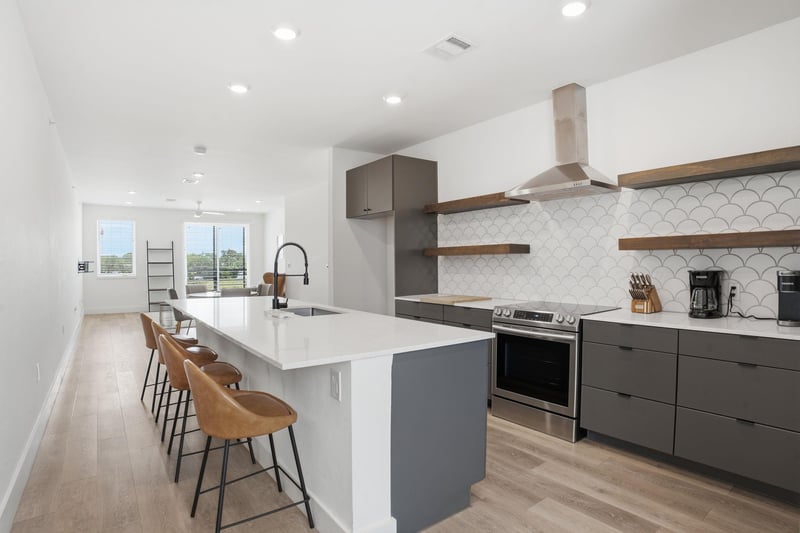 Virtual tour of 2709 E 5th ST Unit #1306