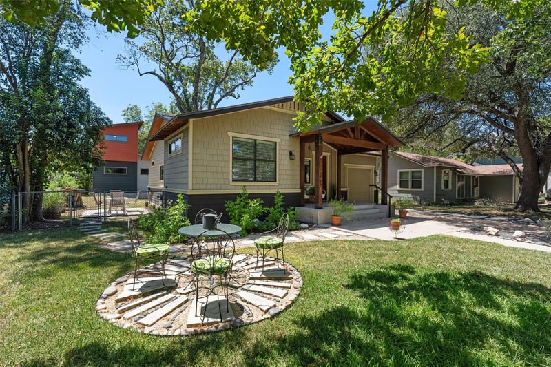 Virtual tour of 2709 Geraghty Ave